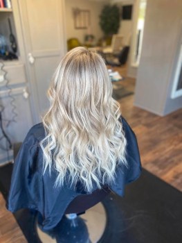 971 Salon gallery image 3