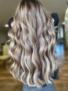 971 Salon gallery image 2